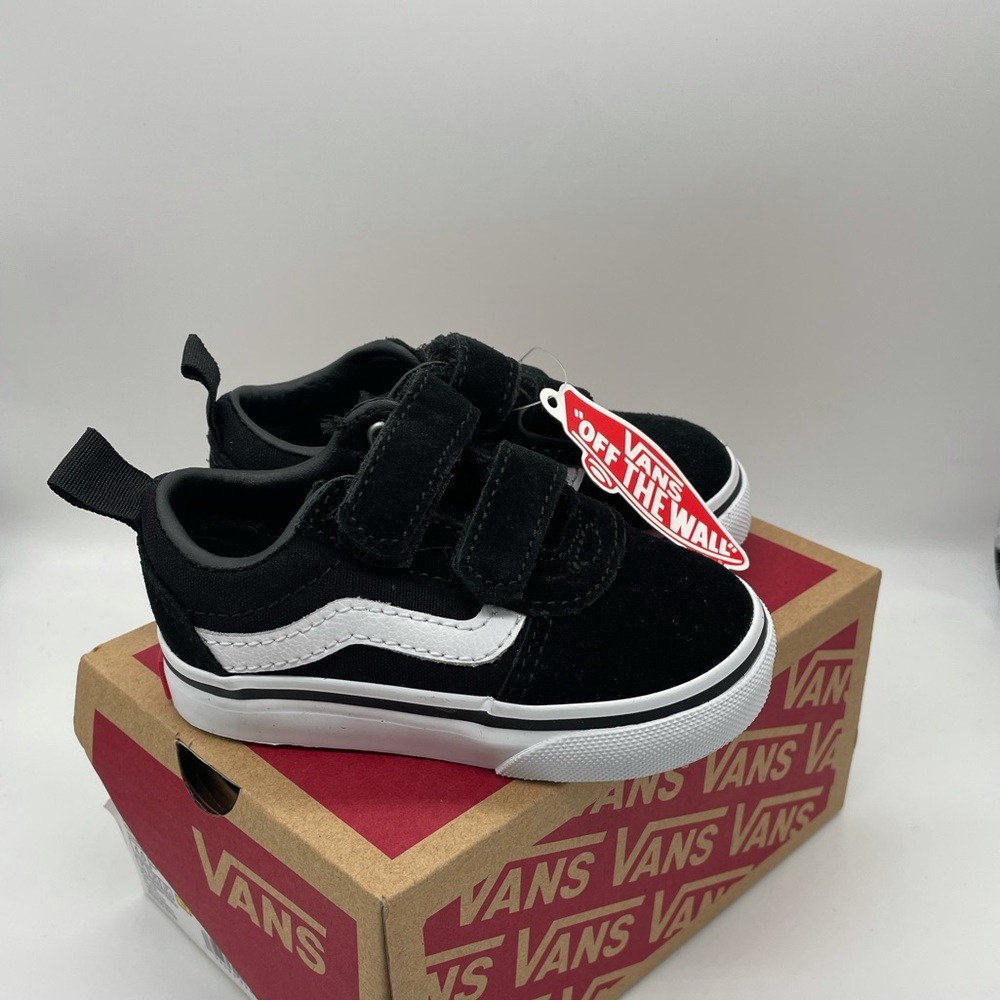 Vans Black Ward V 2 Strap Suede Canvas Skater Sneaker, New in Box, 4 Toddler